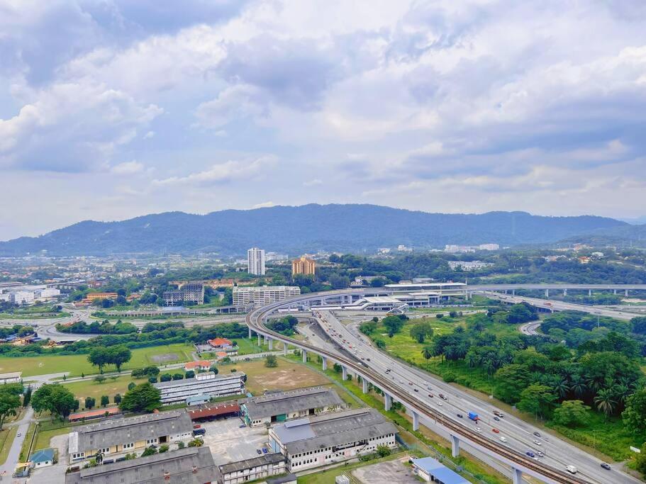 7 Pax Family Connecting Room D'Sara, Direct Link Mrt Kampung Selamat, Near Sungai Buloh & Thomson Hospital Shah Alam Exterior photo
